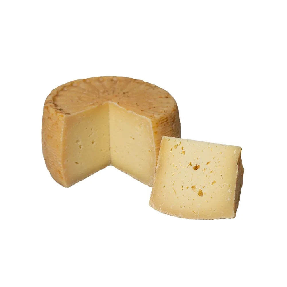 Staran ovčji sir Pecorino